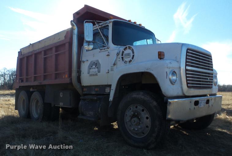 image for item AG9272 1976 Ford 9000 dump truck
