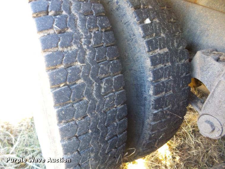 image for item AG9272 1976 Ford 9000 dump truck