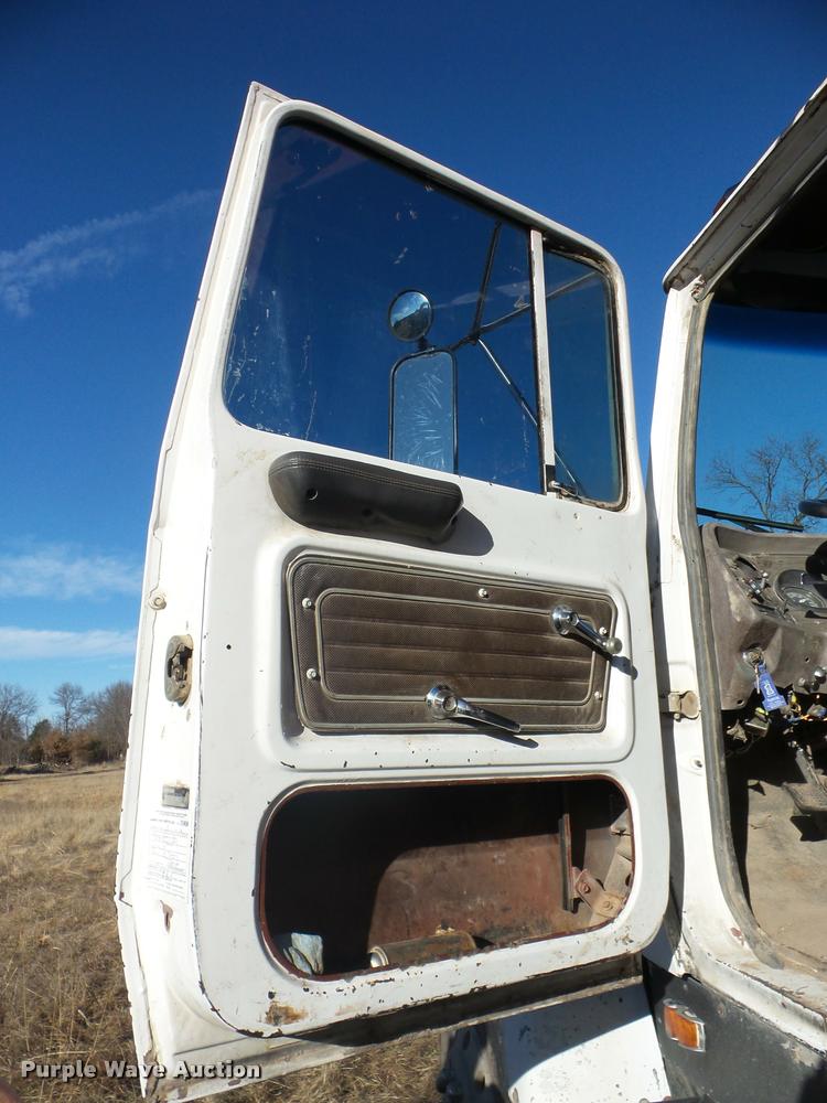 image for item AG9272 1976 Ford 9000 dump truck