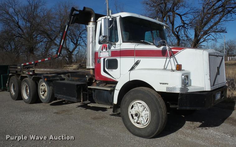 image for item AG9274 1996 Volvo WG rolloff truck
