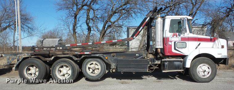 image for item AG9274 1996 Volvo WG rolloff truck