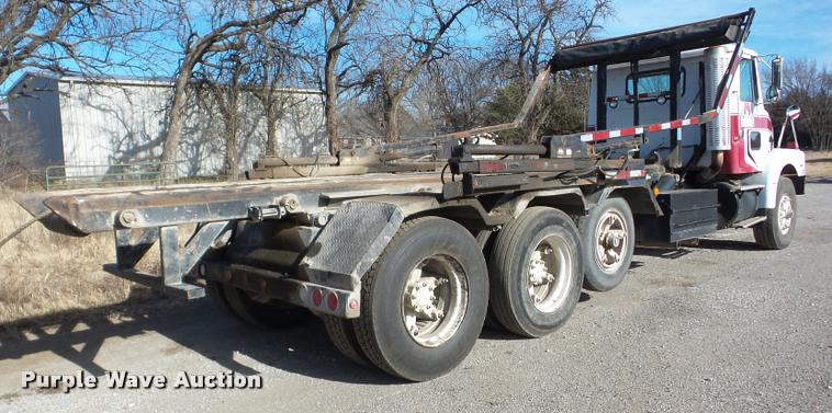 image for item AG9274 1996 Volvo WG rolloff truck