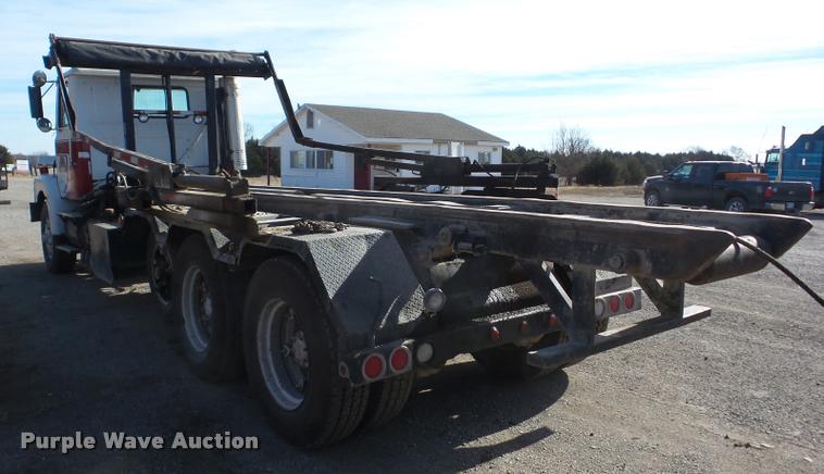 image for item AG9274 1996 Volvo WG rolloff truck