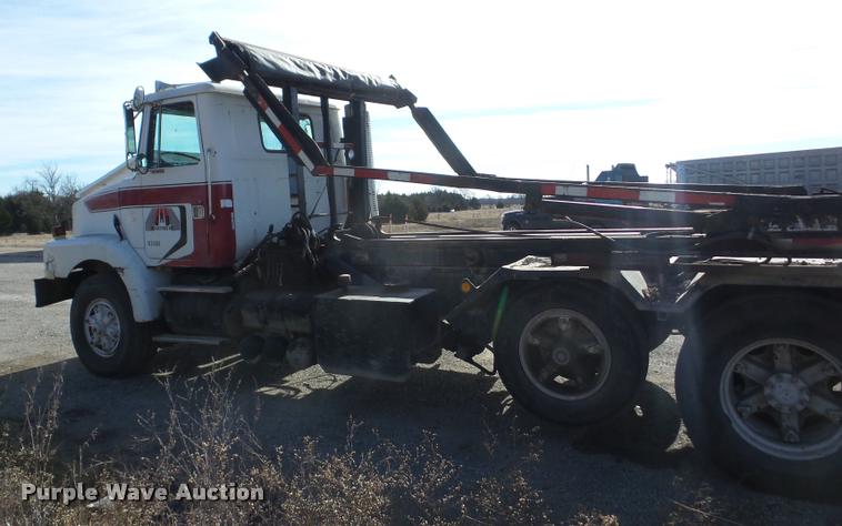 image for item AG9274 1996 Volvo WG rolloff truck