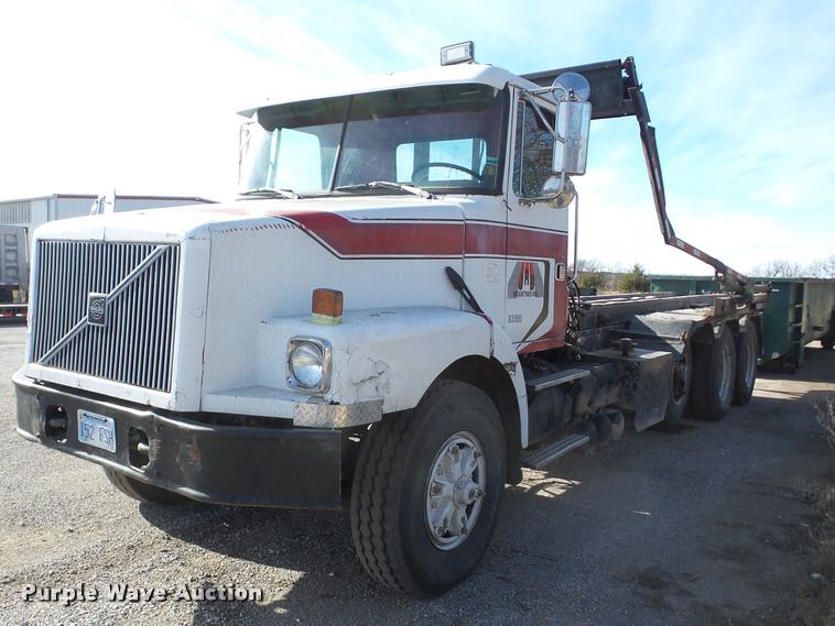 image for item AG9274 1996 Volvo WG rolloff truck
