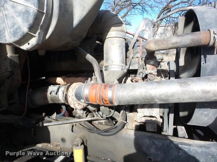 image for item AG9274 1996 Volvo WG rolloff truck