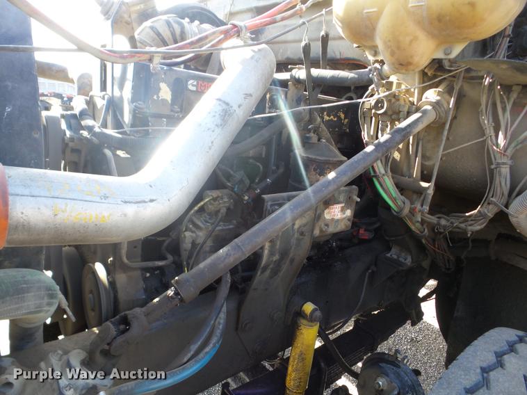 image for item AG9274 1996 Volvo WG rolloff truck