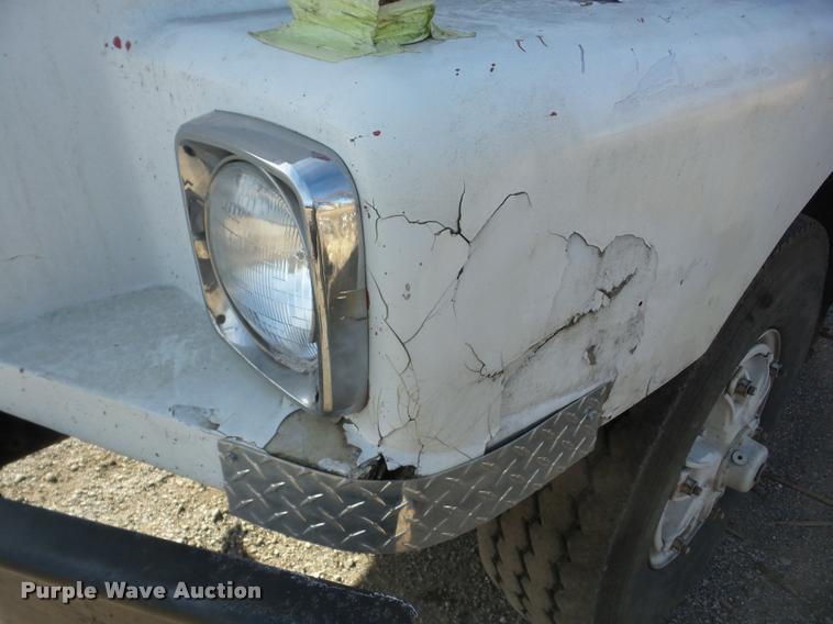 image for item AG9274 1996 Volvo WG rolloff truck