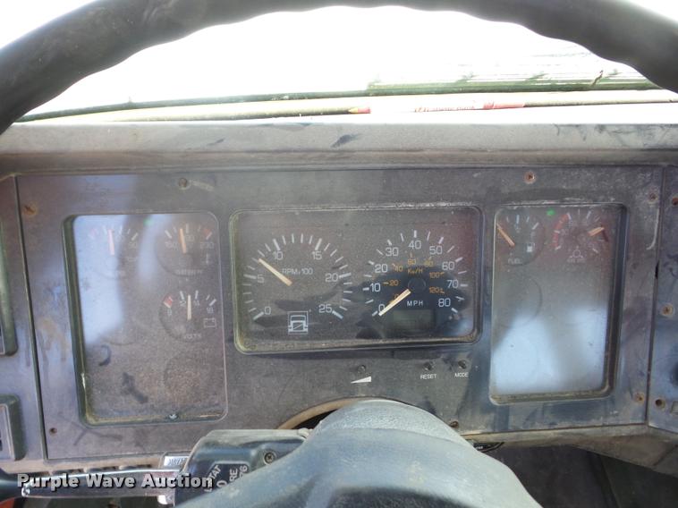 image for item AG9274 1996 Volvo WG rolloff truck