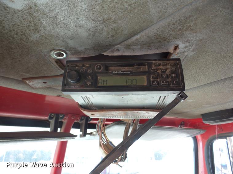 image for item AG9274 1996 Volvo WG rolloff truck