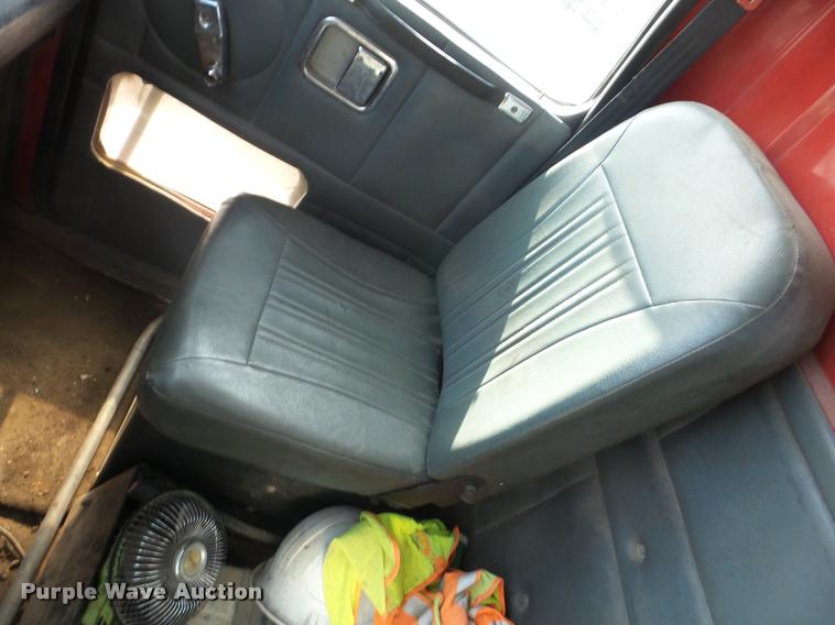 image for item AG9274 1996 Volvo WG rolloff truck