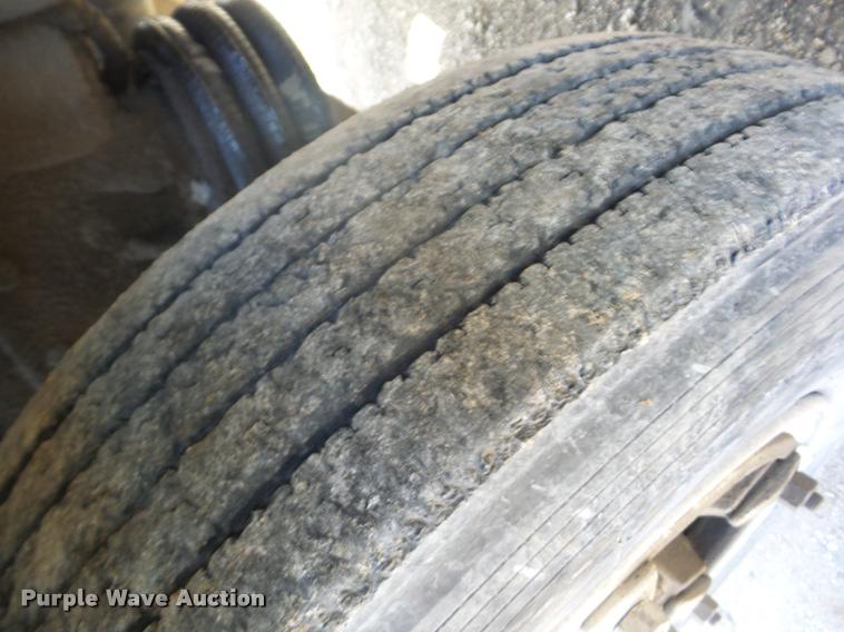 image for item AG9274 1996 Volvo WG rolloff truck