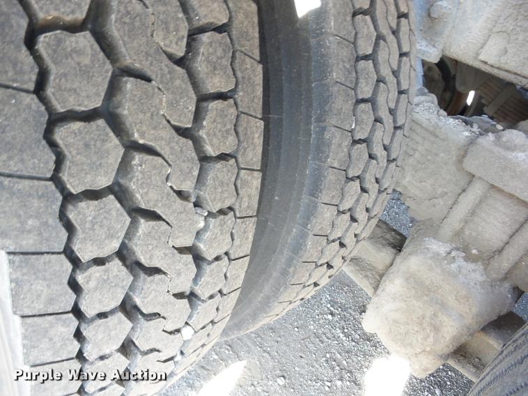 image for item AG9274 1996 Volvo WG rolloff truck