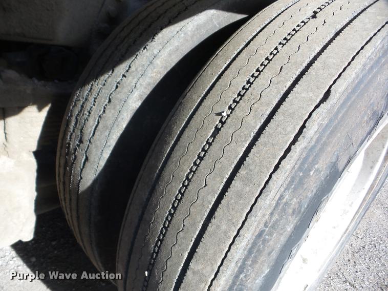 image for item AG9274 1996 Volvo WG rolloff truck