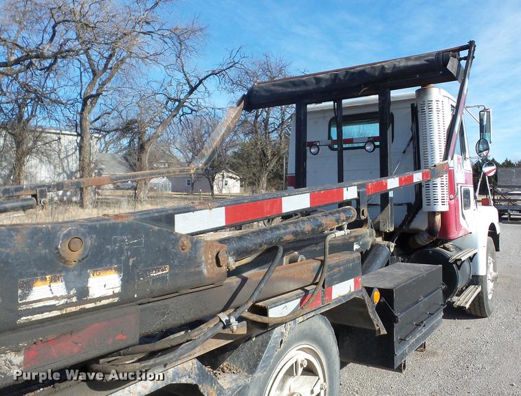 image for item AG9274 1996 Volvo WG rolloff truck