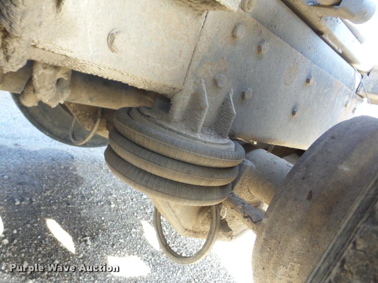 image for item AG9274 1996 Volvo WG rolloff truck