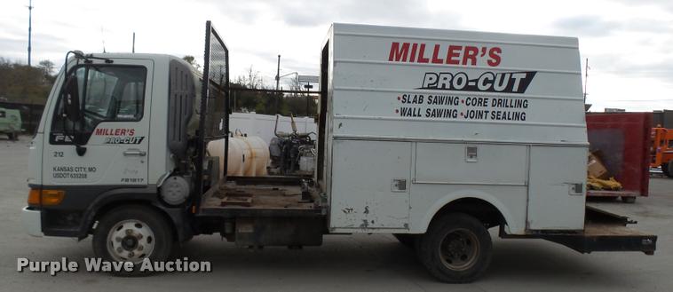 image for item AV9768 2000 Hino FB1817 utility truck
