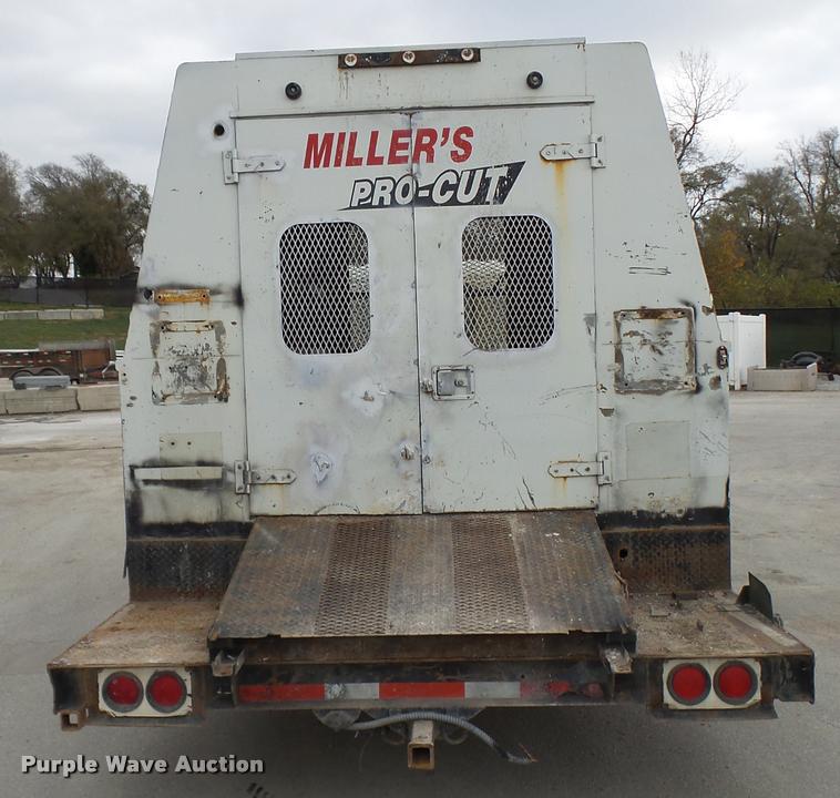 image for item AV9768 2000 Hino FB1817 utility truck