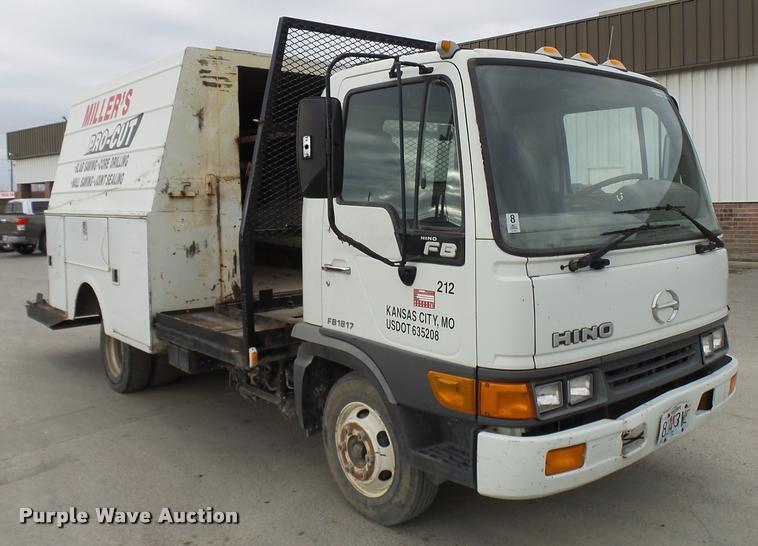 image for item AV9768 2000 Hino FB1817 utility truck