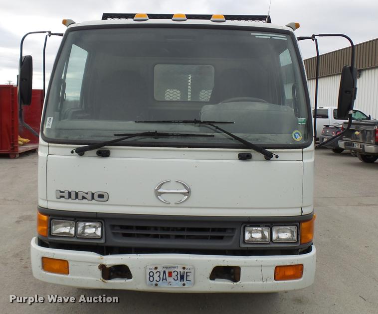 image for item AV9768 2000 Hino FB1817 utility truck