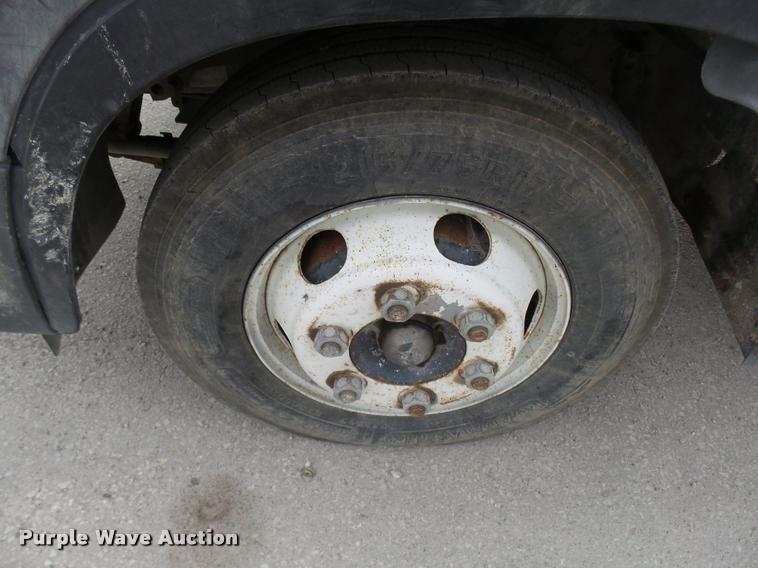 image for item AV9768 2000 Hino FB1817 utility truck