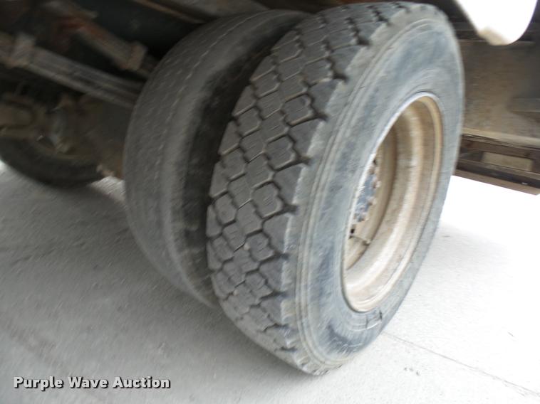 image for item AV9768 2000 Hino FB1817 utility truck