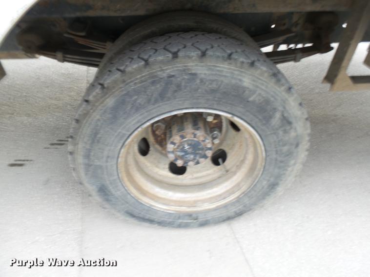 image for item AV9768 2000 Hino FB1817 utility truck