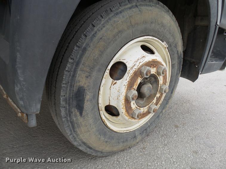 image for item AV9768 2000 Hino FB1817 utility truck