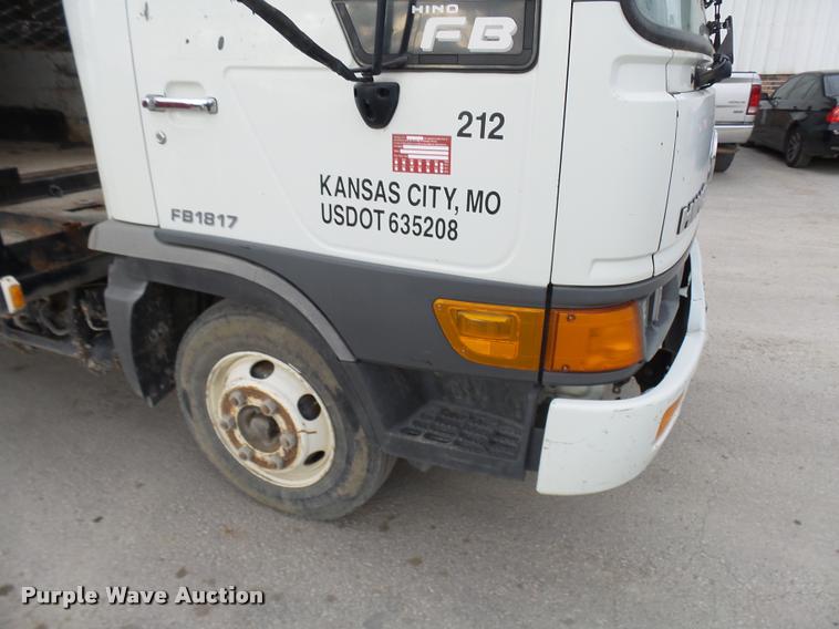 image for item AV9768 2000 Hino FB1817 utility truck