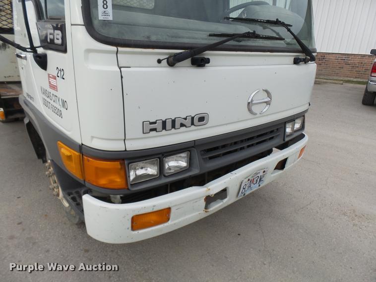 image for item AV9768 2000 Hino FB1817 utility truck