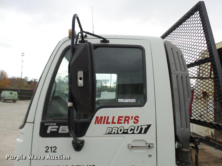 image for item AV9768 2000 Hino FB1817 utility truck