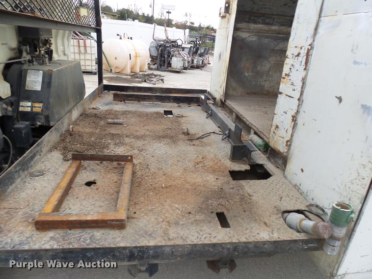 image for item AV9768 2000 Hino FB1817 utility truck