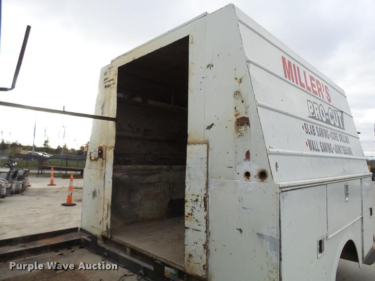 image for item AV9768 2000 Hino FB1817 utility truck