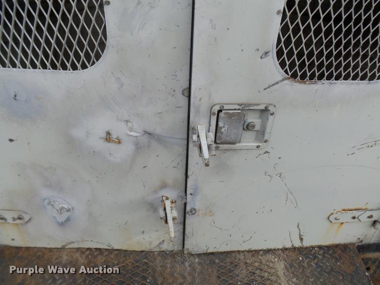 image for item AV9768 2000 Hino FB1817 utility truck