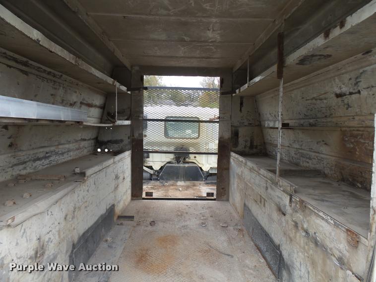 image for item AV9768 2000 Hino FB1817 utility truck