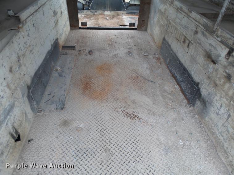 image for item AV9768 2000 Hino FB1817 utility truck