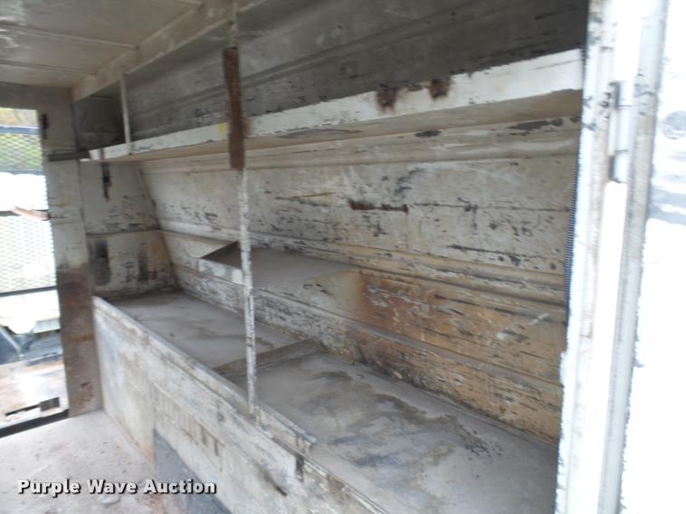 image for item AV9768 2000 Hino FB1817 utility truck