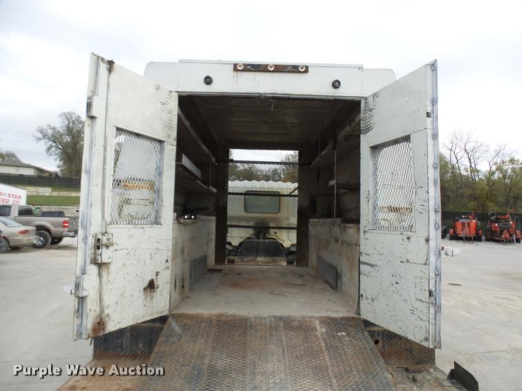 image for item AV9768 2000 Hino FB1817 utility truck