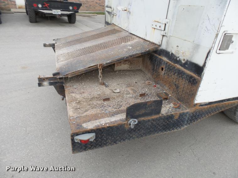 image for item AV9768 2000 Hino FB1817 utility truck