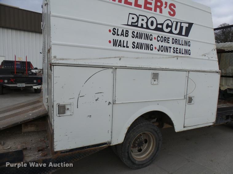 image for item AV9768 2000 Hino FB1817 utility truck