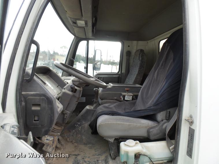 image for item AV9768 2000 Hino FB1817 utility truck