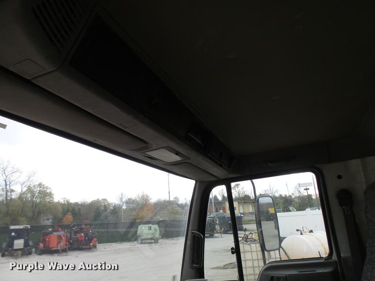 image for item AV9768 2000 Hino FB1817 utility truck