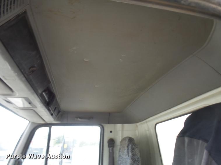 image for item AV9768 2000 Hino FB1817 utility truck