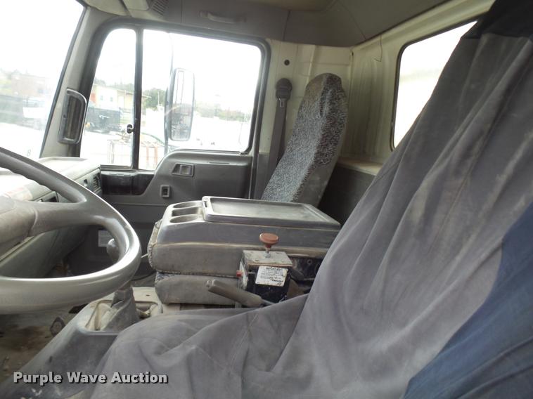 image for item AV9768 2000 Hino FB1817 utility truck