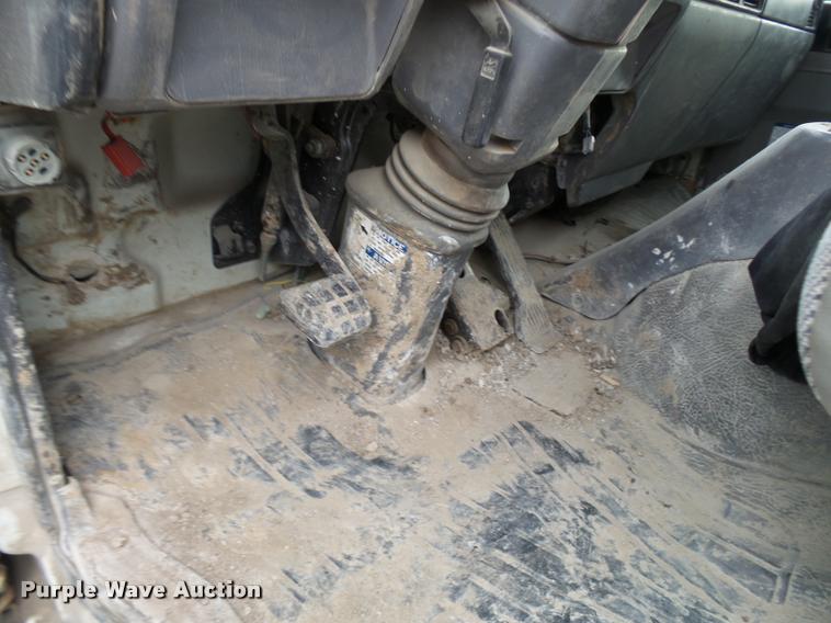 image for item AV9768 2000 Hino FB1817 utility truck