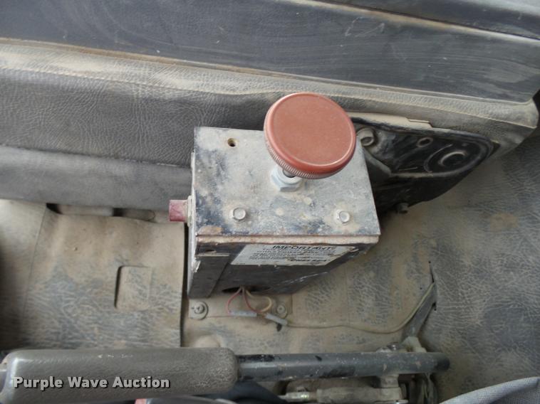 image for item AV9768 2000 Hino FB1817 utility truck