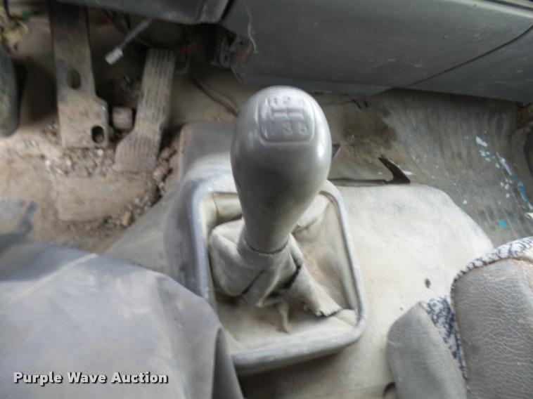 image for item AV9768 2000 Hino FB1817 utility truck