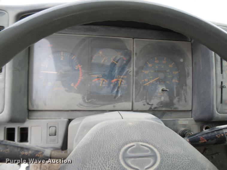 image for item AV9768 2000 Hino FB1817 utility truck