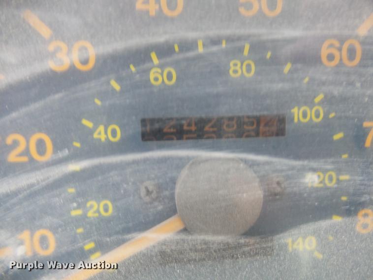 image for item AV9768 2000 Hino FB1817 utility truck