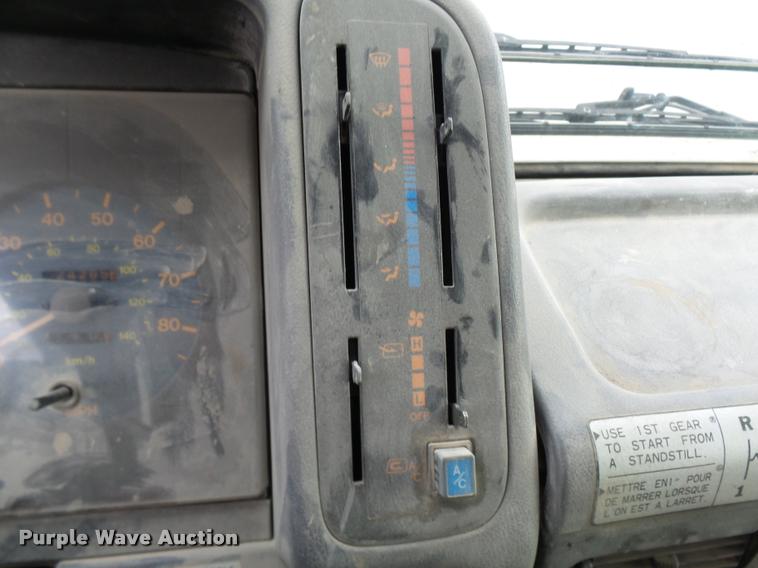 image for item AV9768 2000 Hino FB1817 utility truck